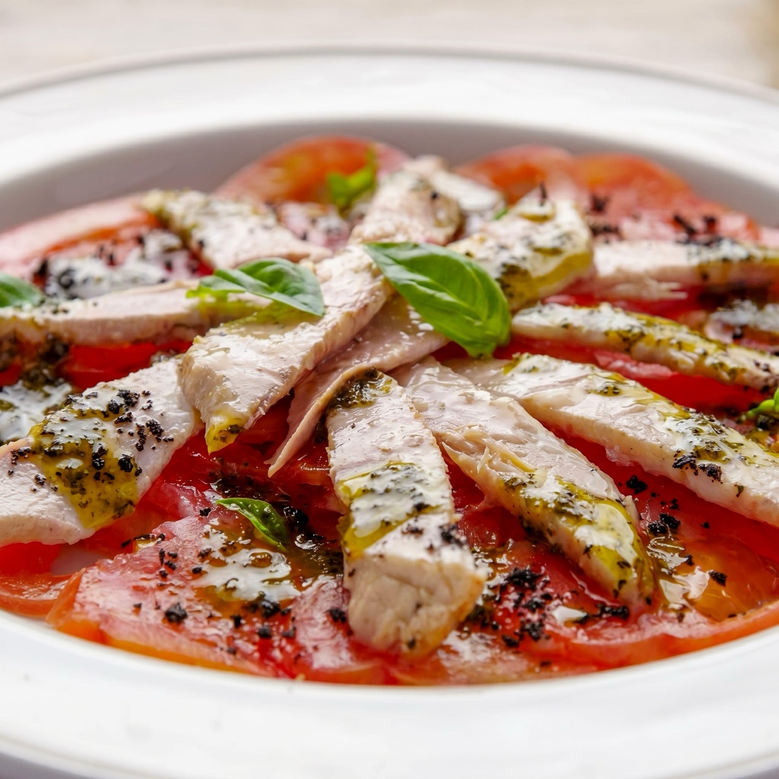 Carpaccio de tomate con ventresca