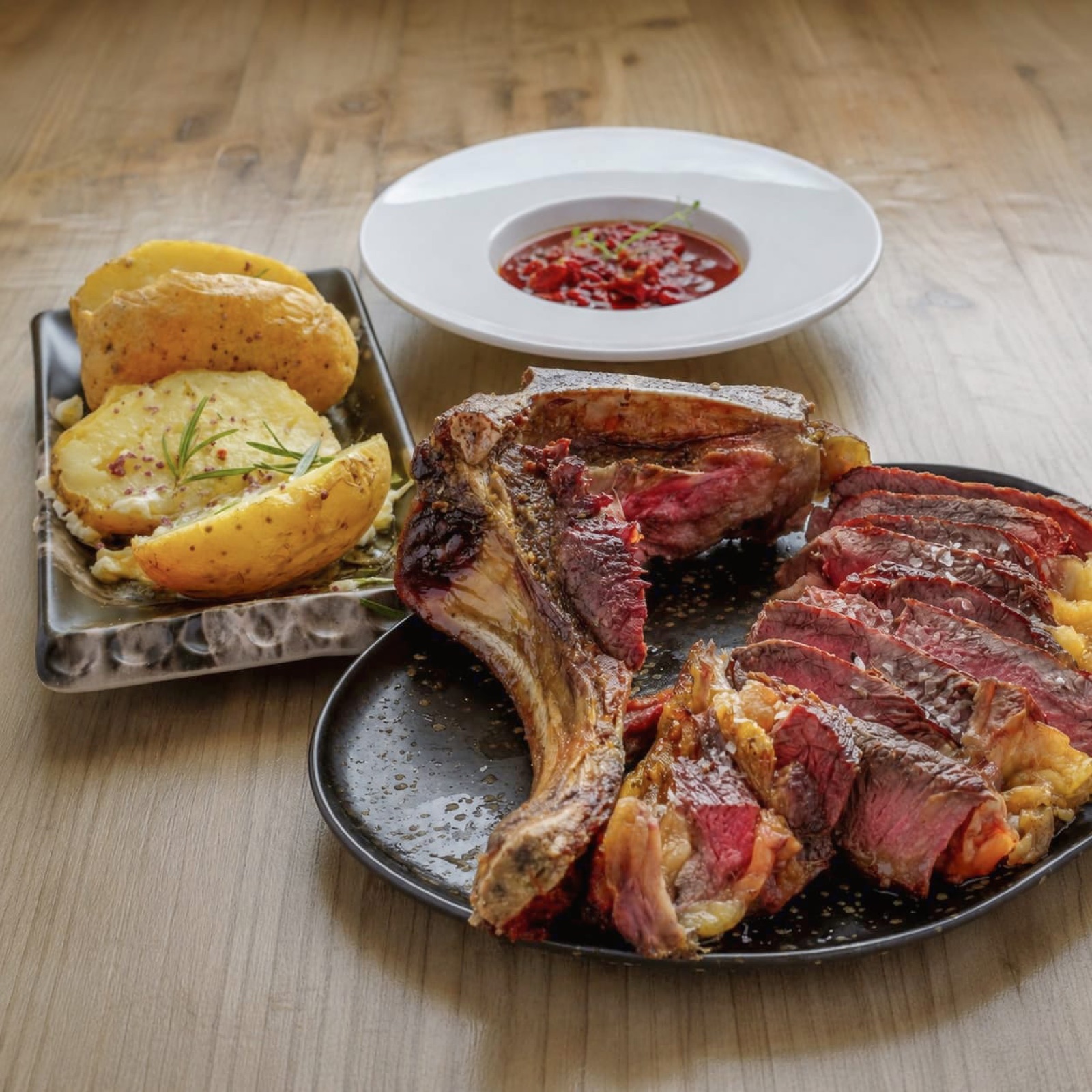 Chuletón de vaca gallega con patatas